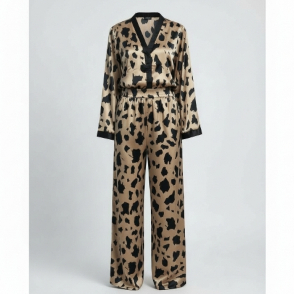 😀2 pcs Stylish Black and Cream Women's Top and PJ pants Size Medium BRAND NEW